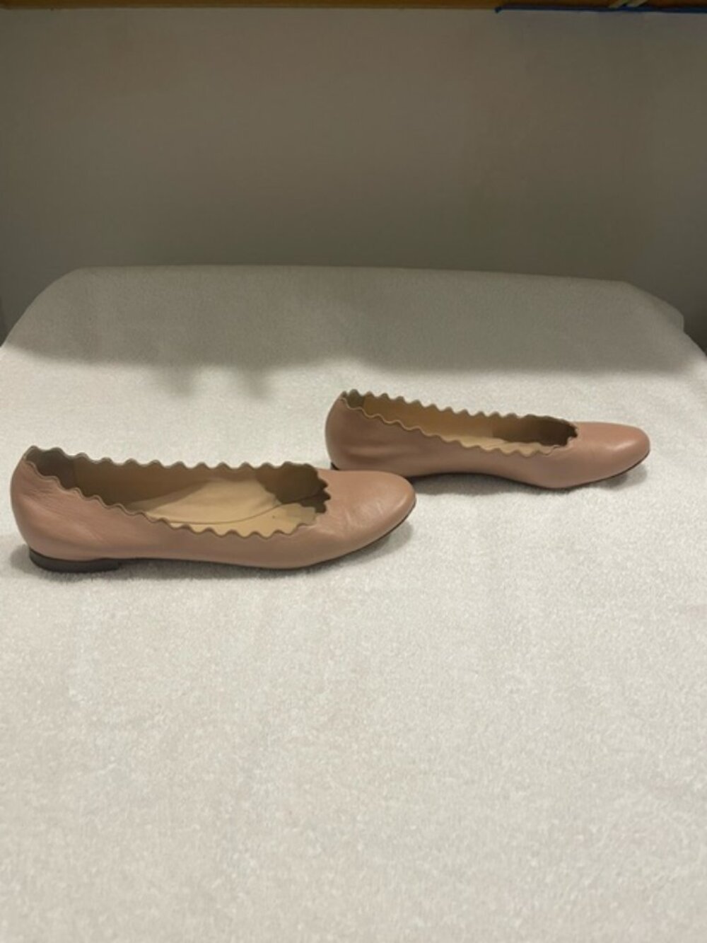 Chloe Lauren Scalloped Leather Ballerina Flats Tan Cream Womens 37.5 US 7.5 - Picture 3 of 7